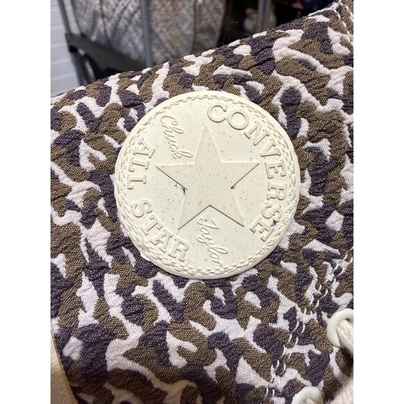 Converse Chuck Taylor All Star Lugged 2.0 Jacquard High Sand Dune Tennis Shoes - Picture 8 of 10